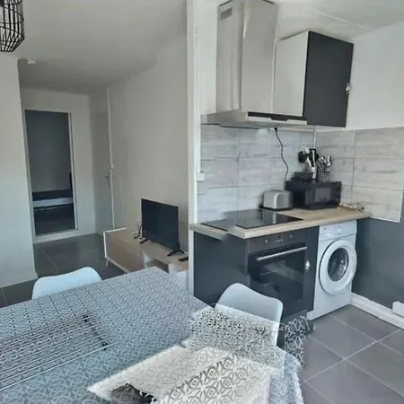 Hella Apartment *